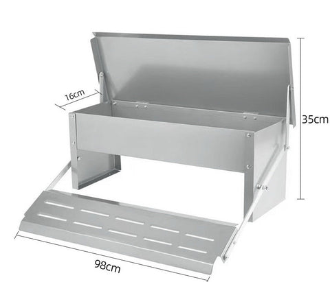 Automatic pedal chicken feeder with open lid and feeding hens
Stainless steel rat-proof chicken feeder for backyard flocks
Outdoor poultry feeder with 10kg capacity and anti-slip treadle
Front view of the self-opening chicken feeder with side panel open