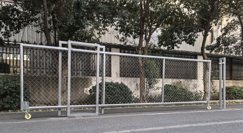 20 FT sliding chain link driveway gate – side view
Heavy-duty metal fence gate for wide driveway
SFSG20F driveway gate with chain link mesh design
Sliding gate installed in residential lot
Industrial security gate with chain link fencing