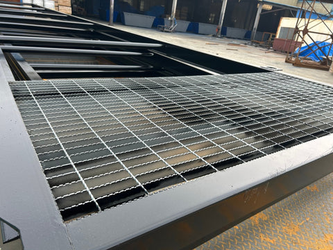 24FT container skid with forklift pockets and steel grating – Model 522624
Heavy-duty 44FT container base for transport and storage – Model 522644