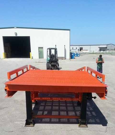 Portable 33000 lb capacity loading dock with anti-slip surface