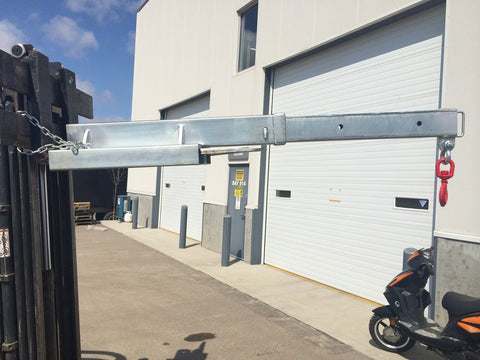 Forklift lifting beam with extension jib attachment
Heavy-duty skid steer jib arm in use
Zinc-coated forklift boom arm – extended
Safety hook and shackle close-up
Forklift lifting with boom attachment in construction site