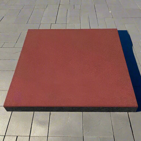 Interlocking red rubber patio tile close-up

20x20 rubber tile stacked set – top view

Playground flooring tile – angled corner

Red rubber tiles for outdoor use

Rubber tile texture – slip-resistant surface

