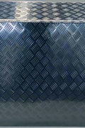 “Heavy-duty aluminum tool box with 5 lockable drawers”
• “Open lid tool box with gas strut lift and storage drawers”
• “Silver checker plate tool storage for trucks or trailers”