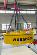 Heavy-duty yellow electric lifting magnet suspended by chains
Battery-powered scrap metal electromagnet 12V/24V industrial grade
Excavator lifting scrap metal with 23.6-inch and 40-inch electric magnet