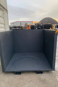 “4-yard steel scrap bin with forklift pockets”

“Heavy-duty metal debris dump box for recycling”

“Industrial black powder-coated dump container”

“Side view of steel debris bin – 4 yard capacity”