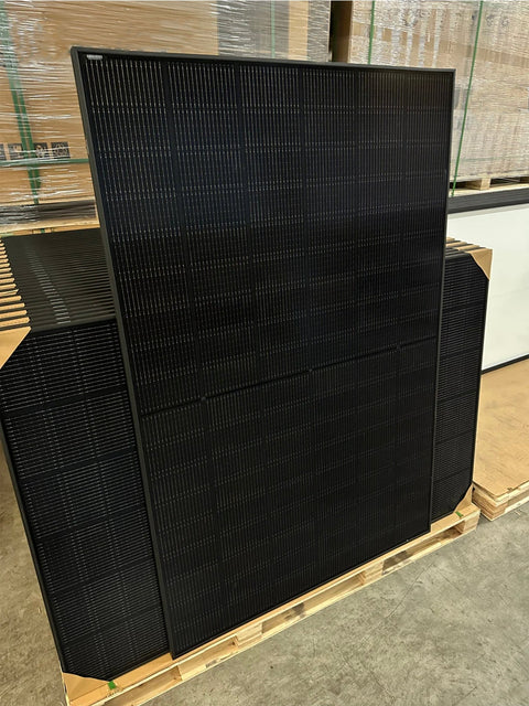 Front view of 440W bifacial solar panel with dual glass

All-black high-efficiency solar panel for residential rooftops

440W solar panel with monocrystalline silicon cells

Bifacial solar panel with MC4 connectors

Backside view of dual glass solar module for off-grid use