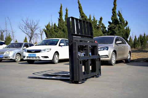 Side view of 5000 lb side shift pallet forks for skid steer

Heavy-duty hydraulic pallet fork with side shift mechanism

Pallet fork attachment mounted on forklift outdoors

Black steel frame skid steer pallet forks with side shift

Industrial pallet forks for warehouse and yard use