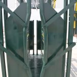 Front view of livestock squeeze chute with headgate
Side access cattle chute with secure latching panels
Cattle chute showing anti-slip flooring
Galvanized steel construction on the squeeze chute
Cattle chute in an outdoor ranch environment
Manual headgate opening on the chute