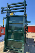 Front view of livestock squeeze chute with headgate
Side access cattle chute with secure latching panels
Cattle chute showing anti-slip flooring
Galvanized steel construction on the squeeze chute
Cattle chute in an outdoor ranch environment
Manual headgate opening on the chute